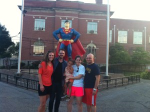 metropolis-superman-statue